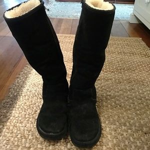 Ugg sheepskin boots size 8 Black